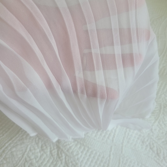 NEW Gorgeous I.N.C scarf with beautiful pearl and bead details - Picture 9 of 9